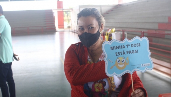 Prefeitura de Rio Branco realiza mutirão de vacinação contra a covid-19 no Ginásio do Sesi